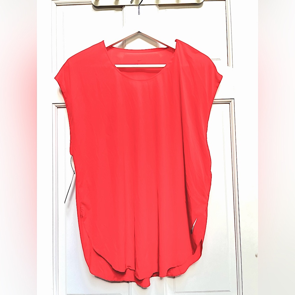 Nike top NWT